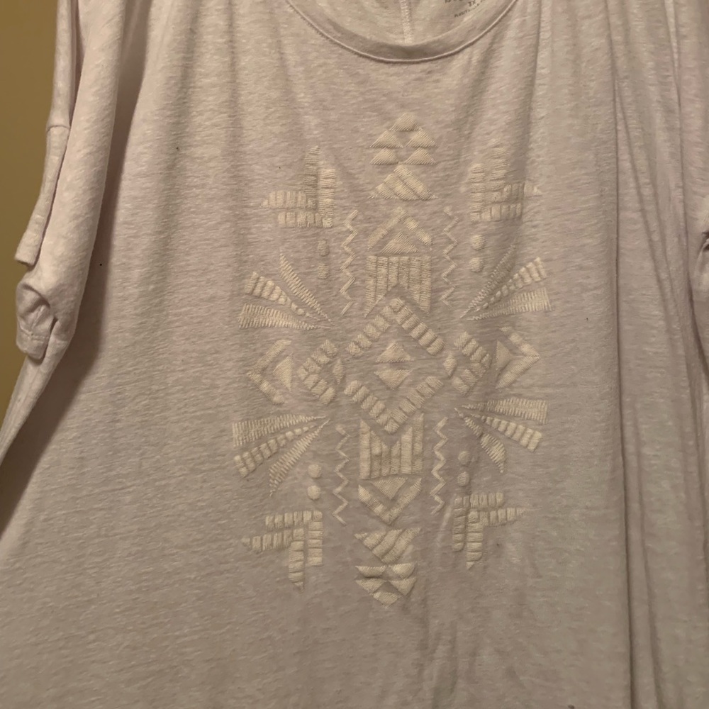 White old navy Aztec tee